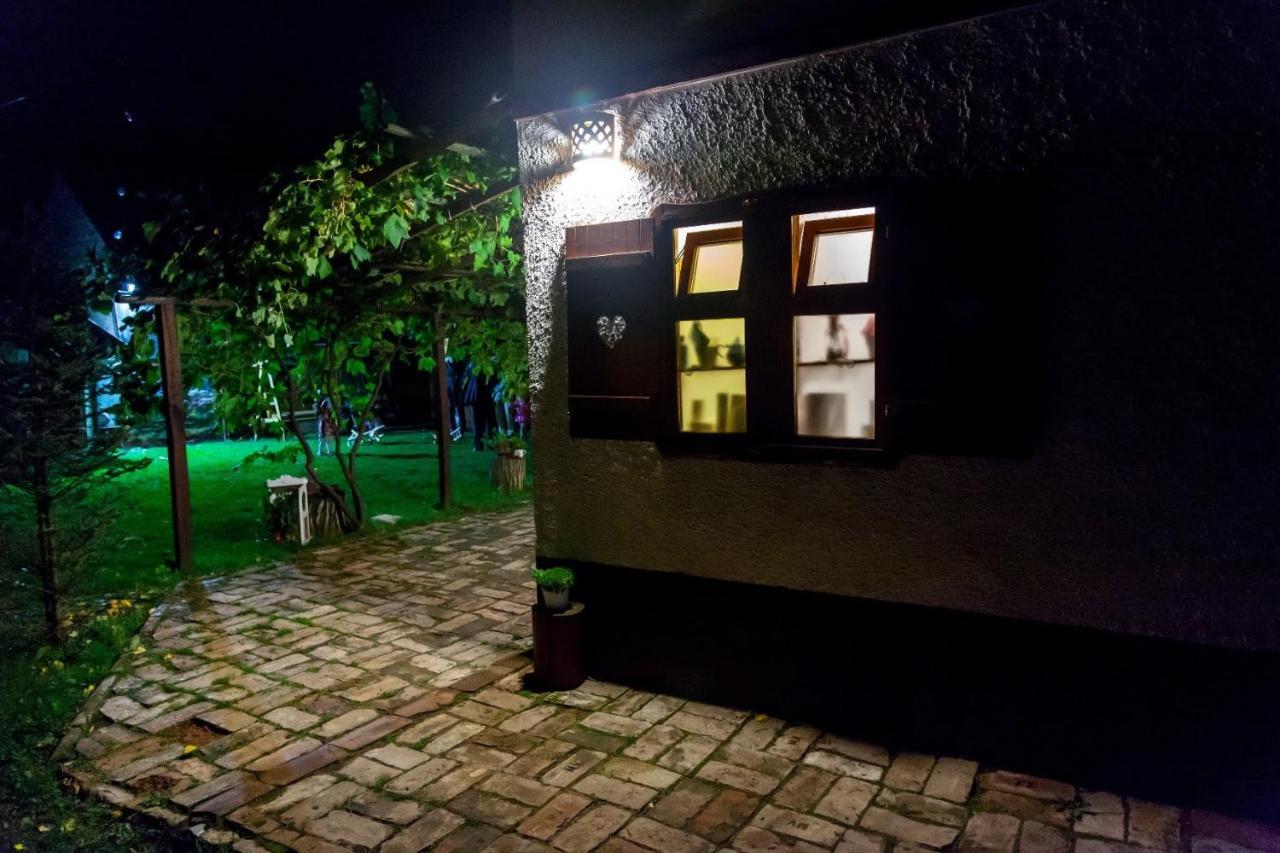 Salas Isailovi Sremska Mitrovica Ngoại thất bức ảnh